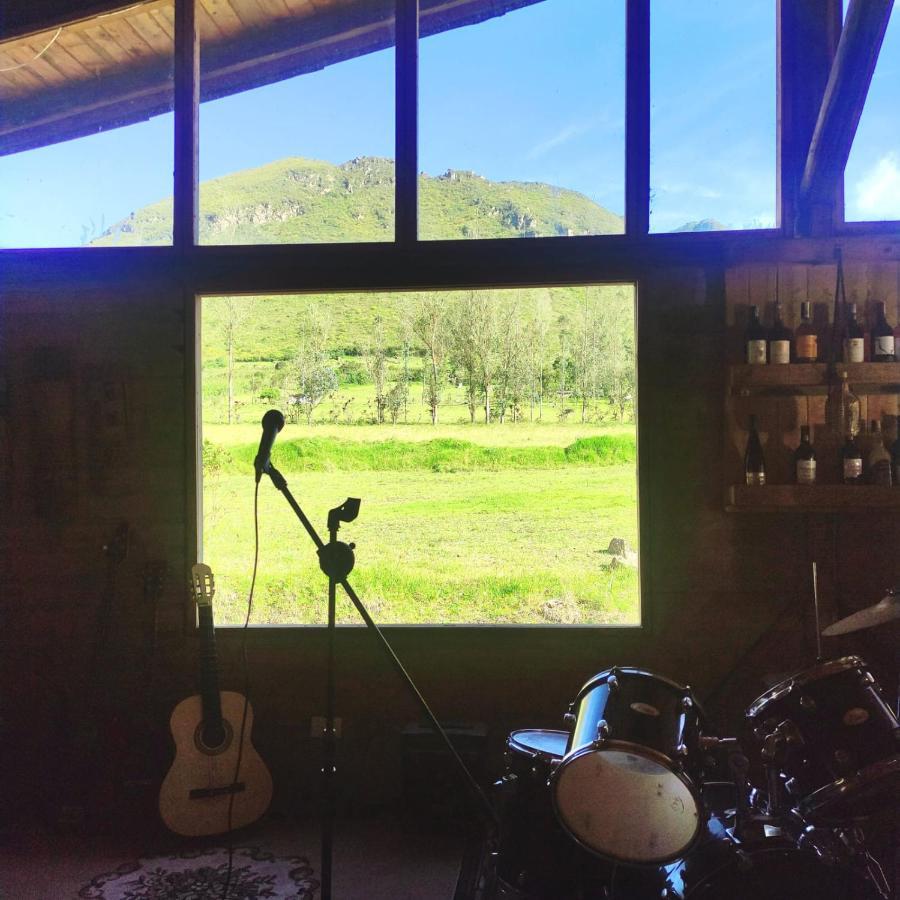 キト El Castillo Del Lobo Pululahua Bed & Breakfast エクステリア 写真