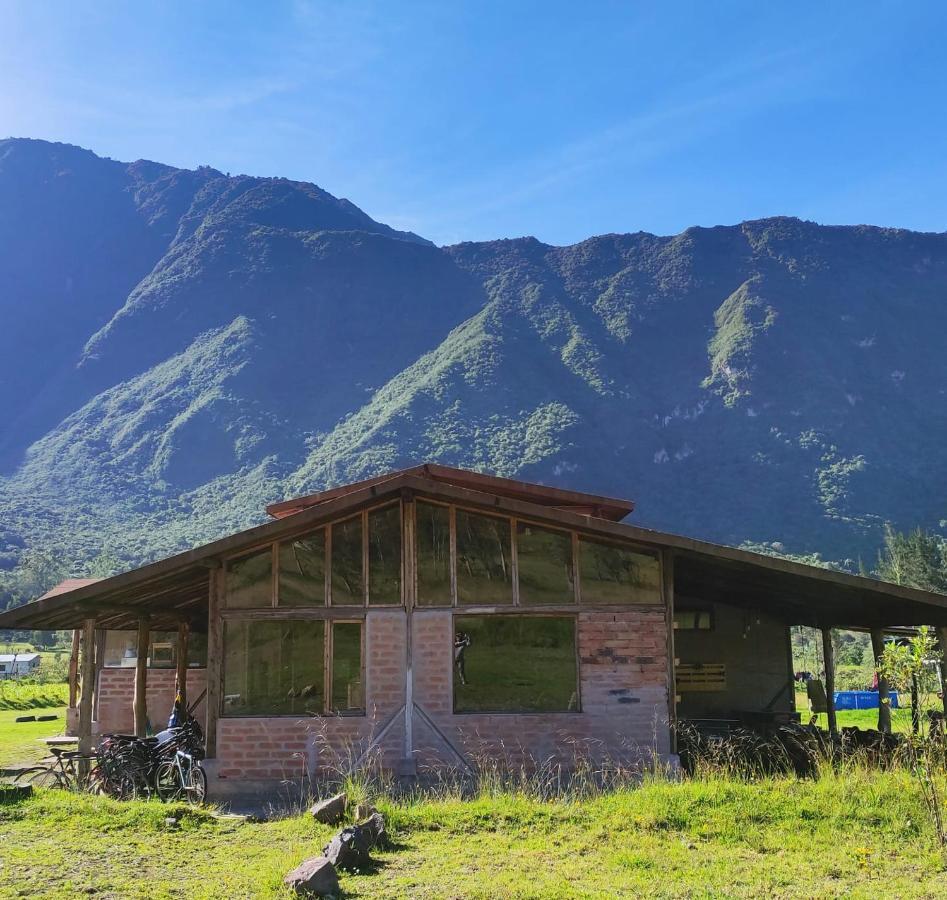 キト El Castillo Del Lobo Pululahua Bed & Breakfast エクステリア 写真